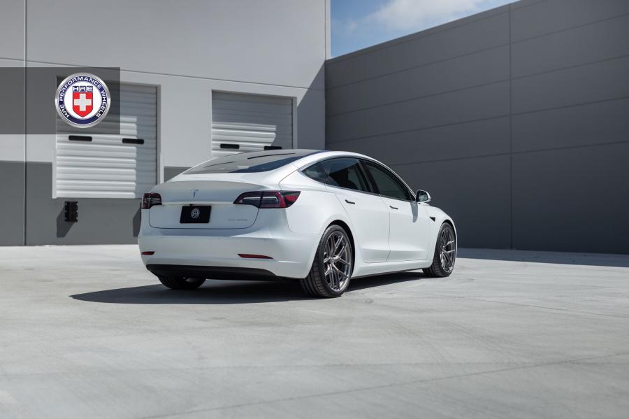  Tesla Model 3 on HRE Wheels (P101SC) 2019 года  (фото 6 из 8)
